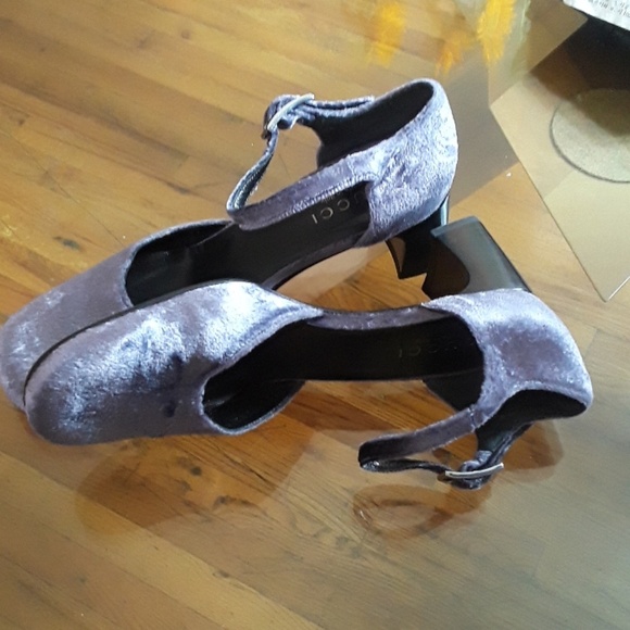 Shoes - Picture 3 of 4